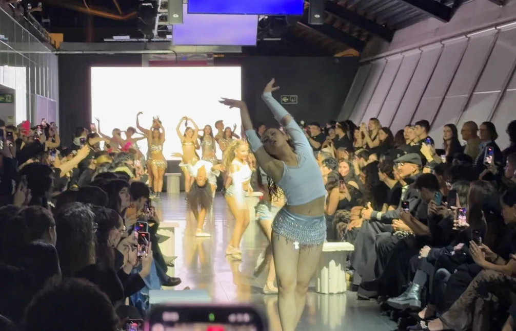 Desfile con público