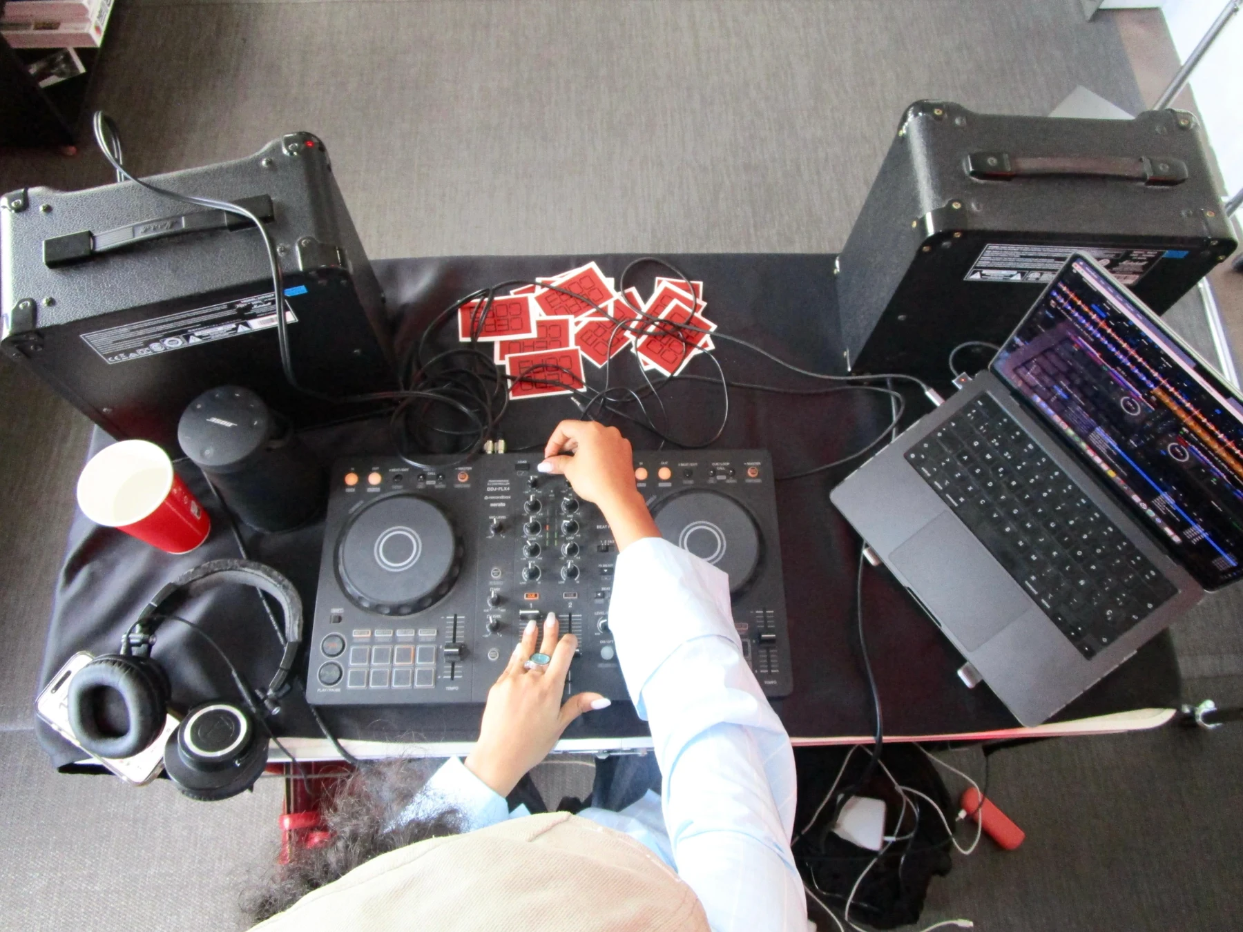 Sesión de DJ en el estudio
